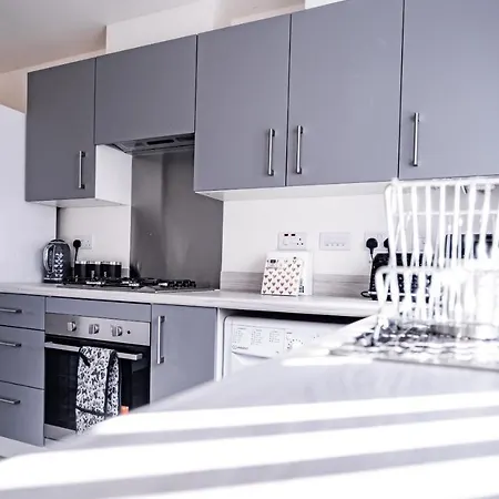 Stunning 2-Bed House In Manchester With Canal View Exterior photo