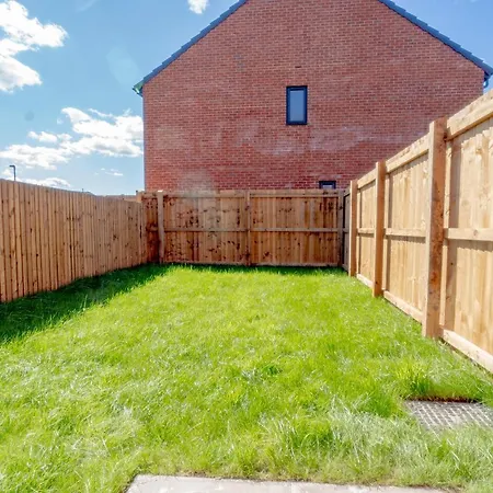 Stunning 2-Bed House In Manchester With Canal View Exterior photo