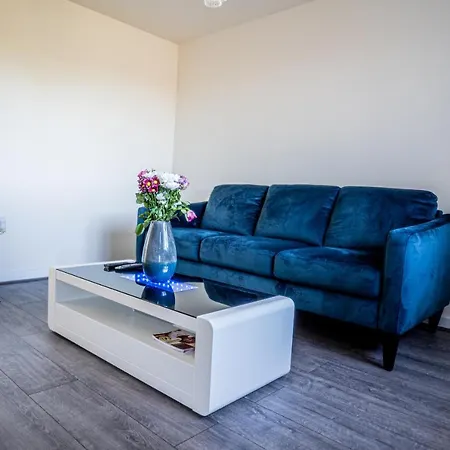 Stunning 2-Bed House In Manchester With Canal View Exterior photo