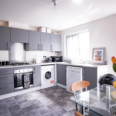 Stunning 2-Bed House In Manchester With Canal View Exterior photo