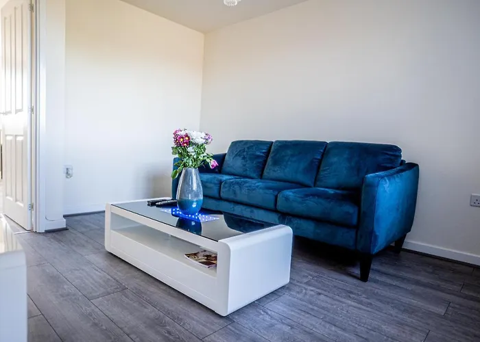 Stunning 2-Bed House In Manchester With Canal View