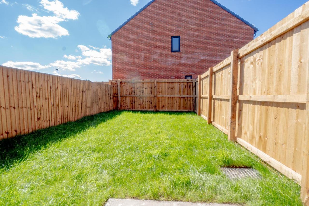 Holiday home Stunning 2-bed House In With Canal View *