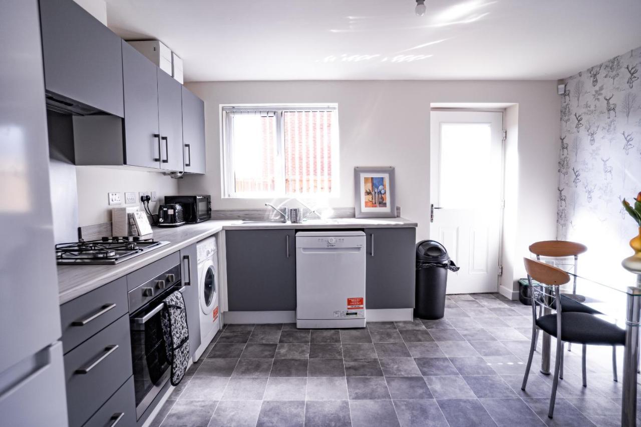 Stunning 2-bed House In With Canal View Holiday home *