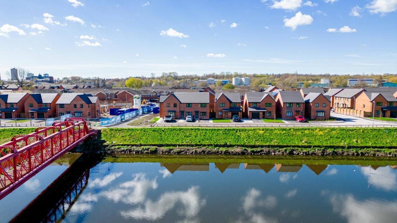 Holiday home Stunning 2-bed House In With Canal View