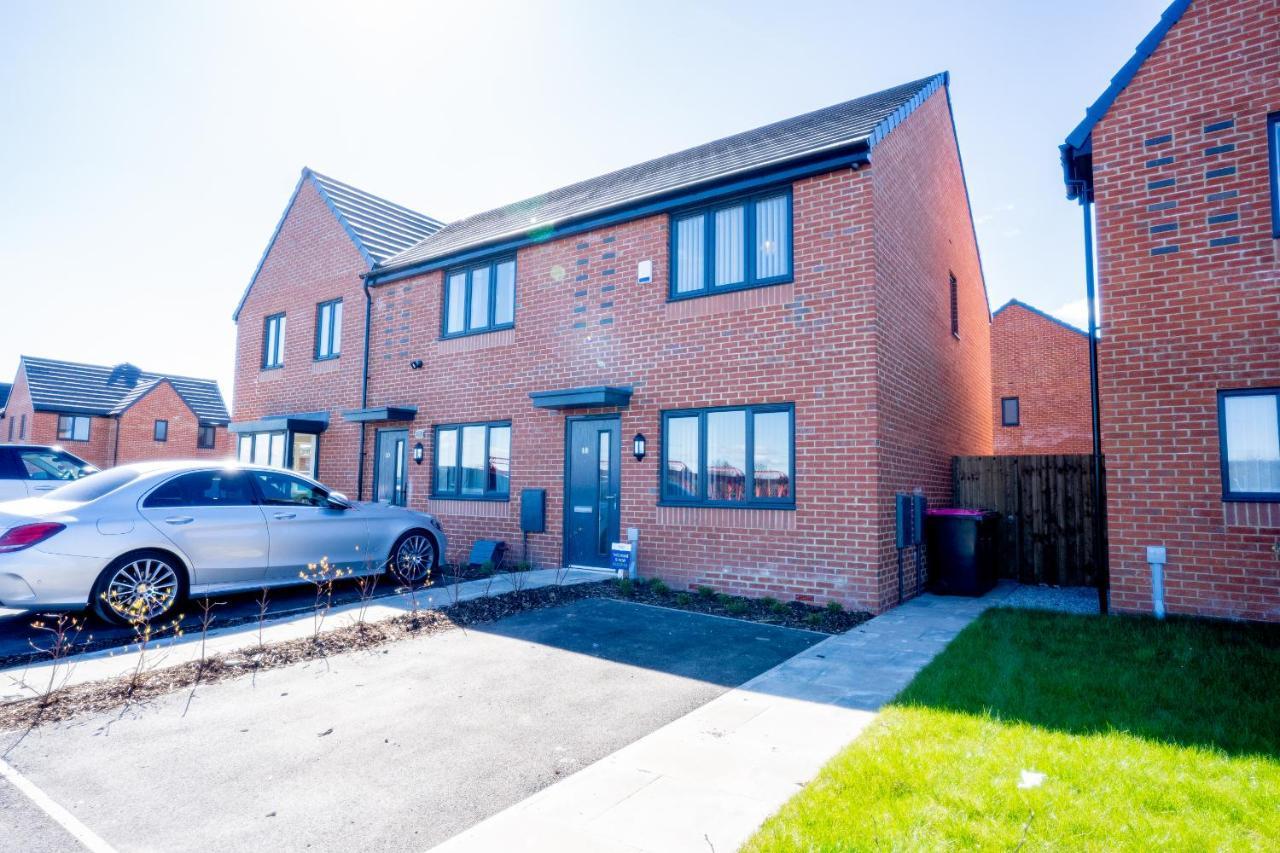 Holiday home Stunning 2-bed House In With Canal View Manchester