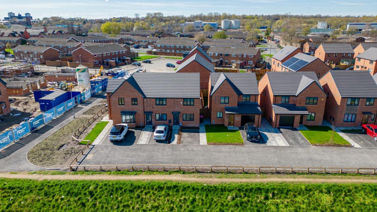 Stunning 2-bed House In With Canal View Holiday home *